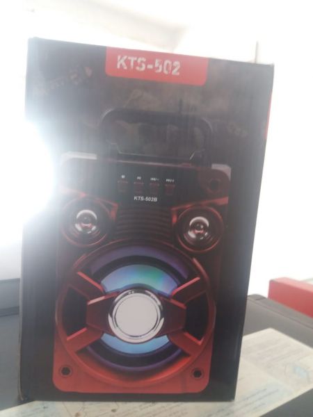 Caixa de Som Bluetoh 10 W. Wireles KTS-502